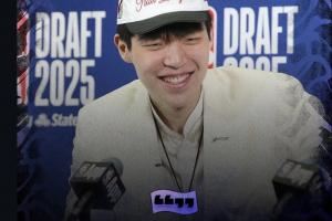 杨瀚森采访火了！美球迷都爱上了小杨：大众宠儿！28年MVP就你了
